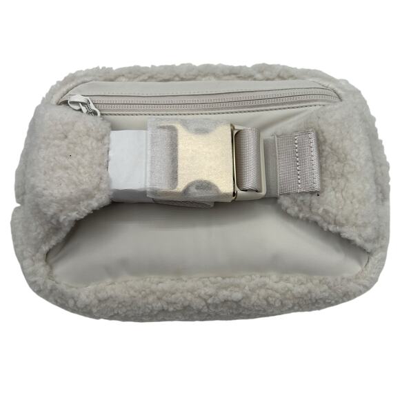 Lululemon Sherpa Fleece Crossbody Everywhere Belt Bag Gold Logo Winter White Y2K - Picture 2 of 16